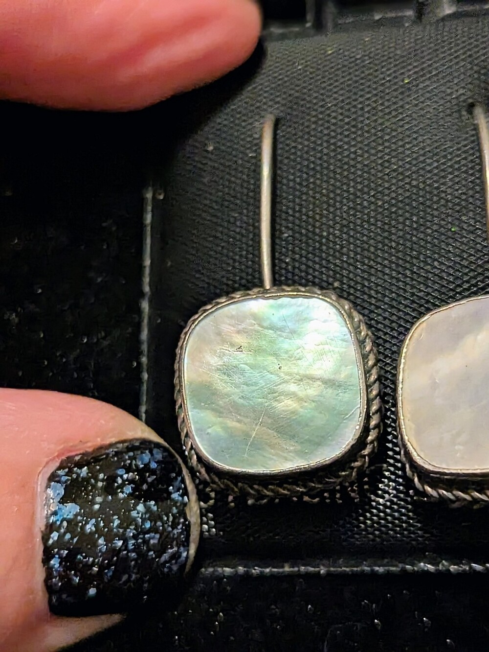 VINTAGE Mother of Pearl Dangle Earrings - Iridescent Shell - Picture 3 of 11